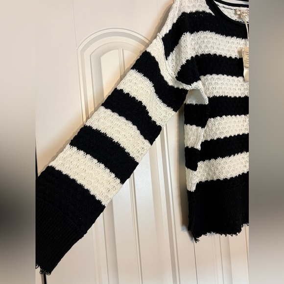 Hem & Thread Sweater NWT Size L - Picture 2 of 4